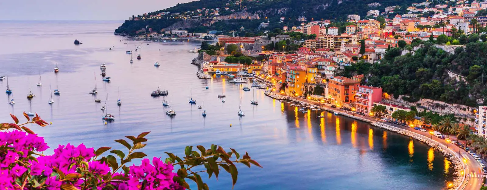 Image of seaside town 